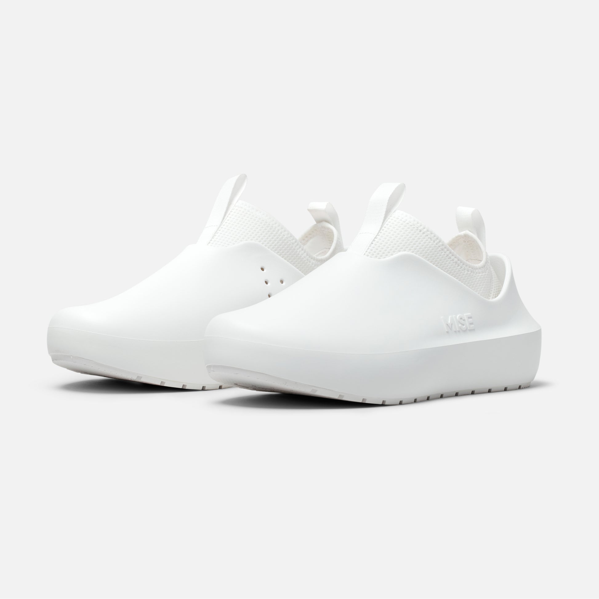 MISE All Day white kitchen shoe three quarter view